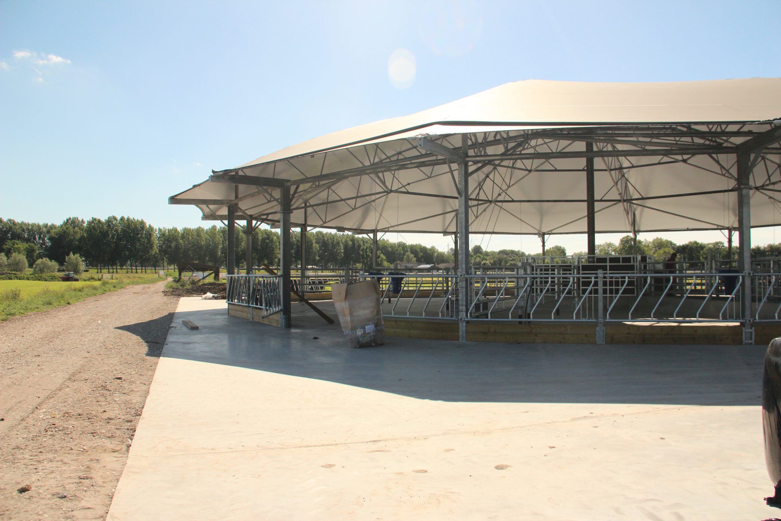 Twin Roundhouse langs de A20 – Maasland